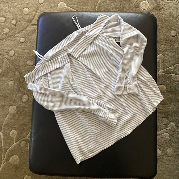 Melrose and Market Tops - Off the shoulders blouse